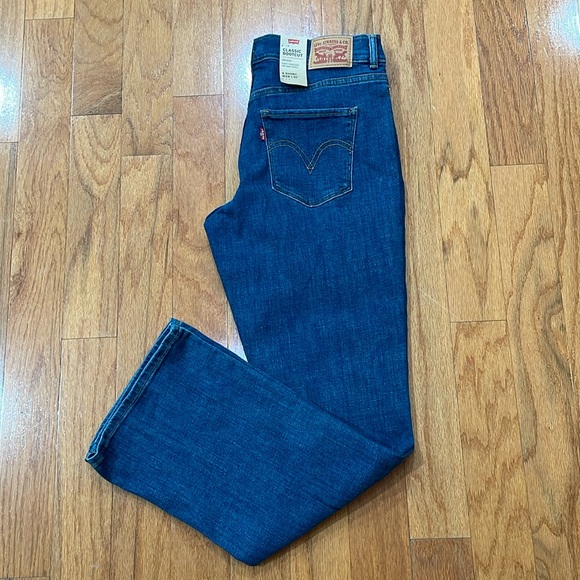 Levi's Denim - Levi’s Woman’s NWT Classic Bootcut Size 6 Short W28 L30